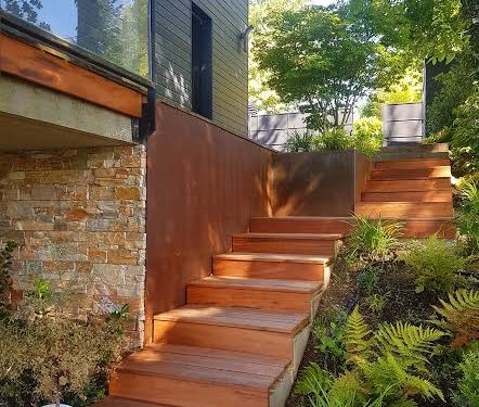 escalier en bois exotique papyrus paysage